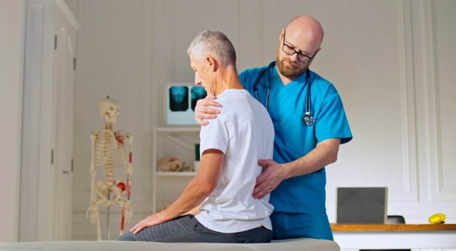 Wie ein Physiotherapeut dir bei chronischen Schmerzen langfristig helfen kann