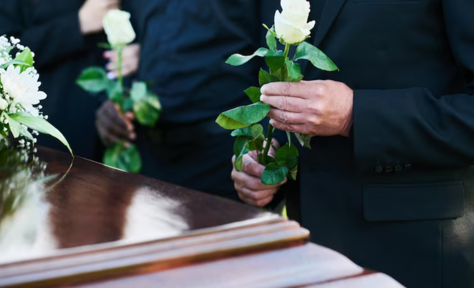 Mit dem Verlust umgehen: Wichtige Dienstleistungen, die nach dem Tod eines geliebten Menschen in Betracht gezogen werden sollten